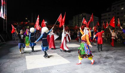 Sivas’ta Kongre Coşkusu Finalde Taçlandı! Bayrak Temalı Gösteri Mest Etti