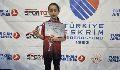 Sivaslı Eskrimcilerden Türkiye üçüncülüğü başarısı