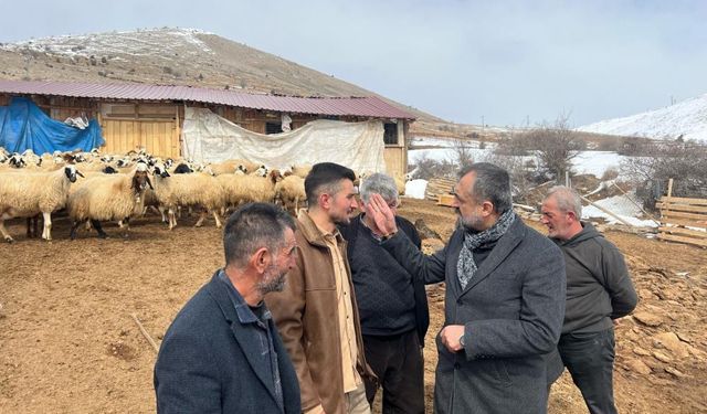 Depremzedelere Ahır ve Samanlık Desteği