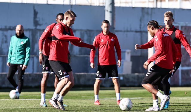 Sivasspor  Göztepe mücadelesine yönelik taktik çalışmalarını yaptı.