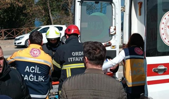 Feci Kaza Çocuk Dolu Minibüs Kaza Yaptı