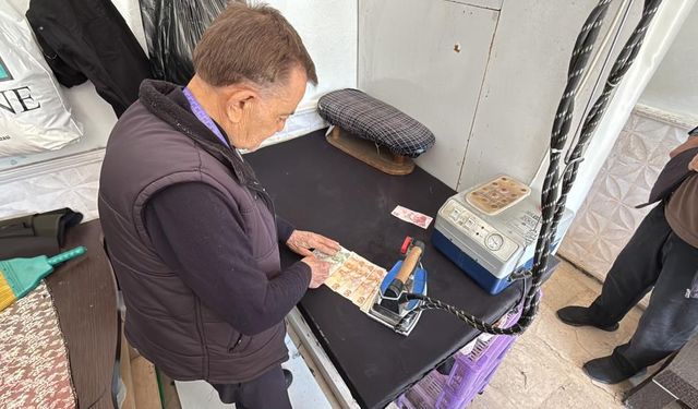 Bu Terzi Parayı Bile Ütülüyor
