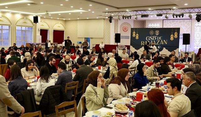 Vali Şimşek ve Başkan Uzun Sivas'ta Öğrenciler İle İftarda Buluştu