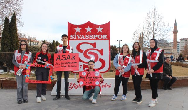 8 Mart'ta Sivasspor Ruhu: Dernek Üyelerinden Anlamlı Poz