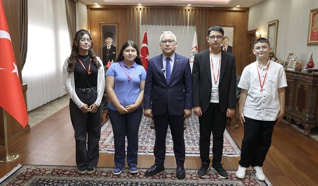Sivas'ın gururu öğrencilerden Vali Şimşek'e ziyaret
