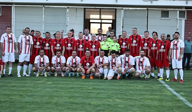 Protokol futbolda buluştu
