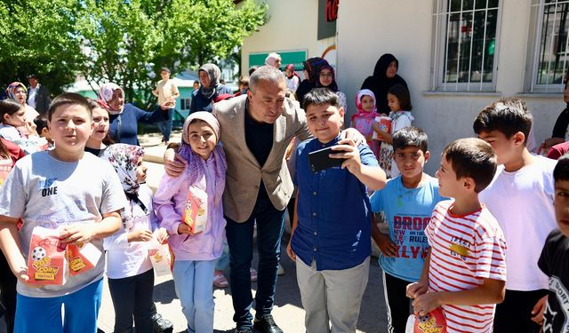 Başkan Adem Uzun'dan öğrencilere sürpriz hediye sözü!