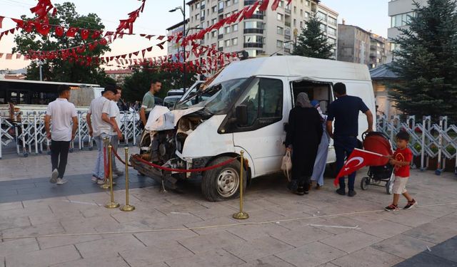 15 Temmuz'un İzleri Sivas'ta Darbenin Yaraları Bu Minibüste Saklı