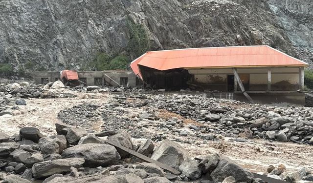 Sel Felaketi Ölü Sayısı 242'ye Yükseldi 600 Yaralı
