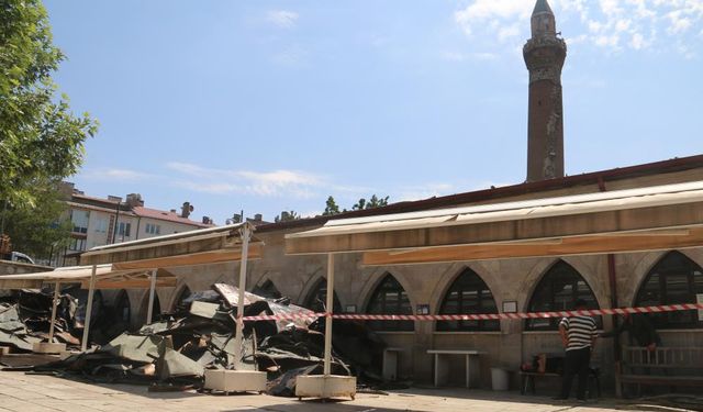 Sivas'ta 832 Yıllık Mabette Cuma Sessizliği