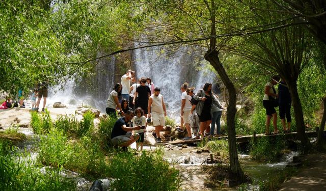 Sivas'ın Komşu İlindeki 40 Metreden Dökülen O Serinlik!