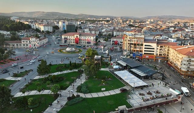 Meydana gül kokulu bir dokunuş