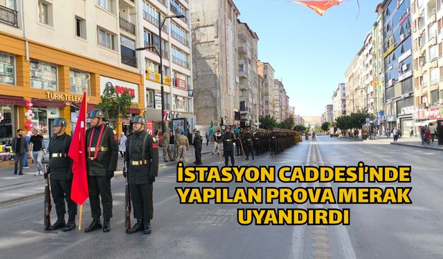 İstasyon Caddesi’nde yapılan prova merak uyandırdı