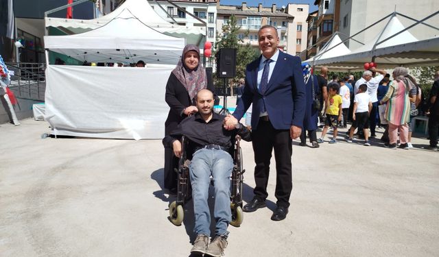 Sivas'ta 5 yıl kucağında taşıdığı öğrencisiyle yeniden buluştu