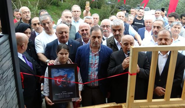 Şehit babasına ev anahtarı teslim edildi! Duygu dolu anlar!