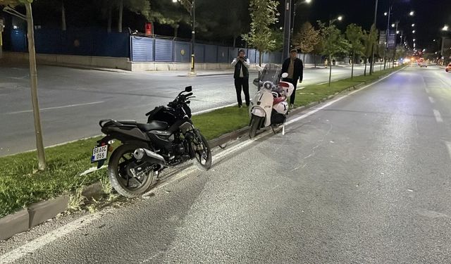 Sivas’ta motosikletler çarpıştı: 2 yaralı!..