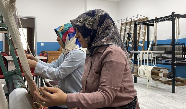 Sivas'taki Bu Kilimler İçin Sıraya Giriyorlar!