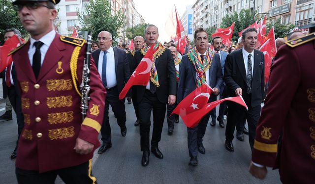 Sivas'ta 106.yıl coşkusu korteje yansıdı