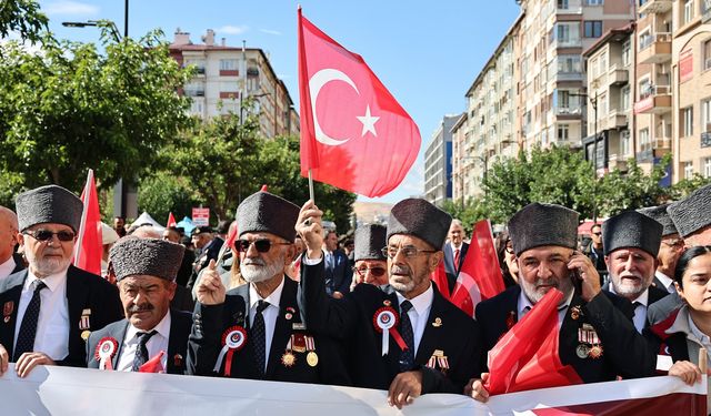 Sivas Sokakları Kırmızı Beyaza Büründü!