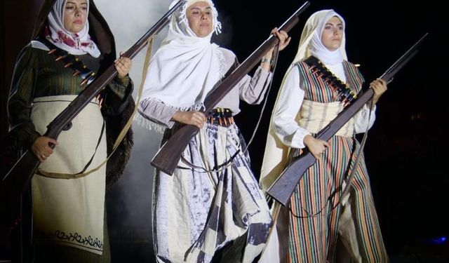 Sivas'ta İrade-i Milliye Rüzgarları Esti: Millî Mücadele Kıyafetleri Sahnelendi
