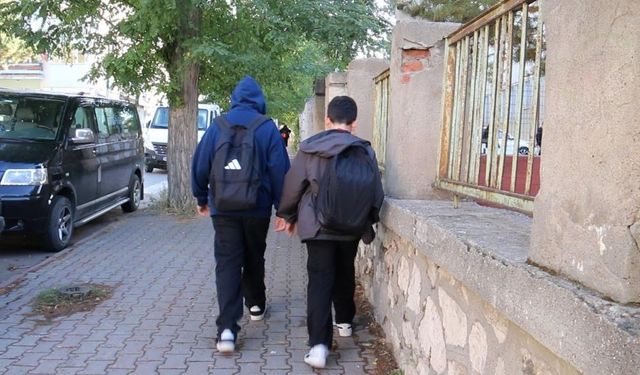 Uzman İsim Sivas'tan Uyardı! Çocuğunuzun Omurgası Tehlikede!