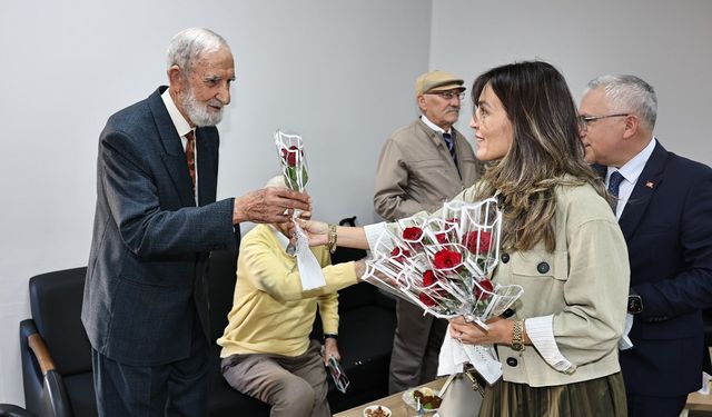Sivas Valisi ve eşinden yılların canlı tanıklarına ziyaret