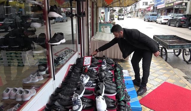 Bin Çift Ayakkabıyı Bedava Dağıttı! Tek Bir Şart Koştu!