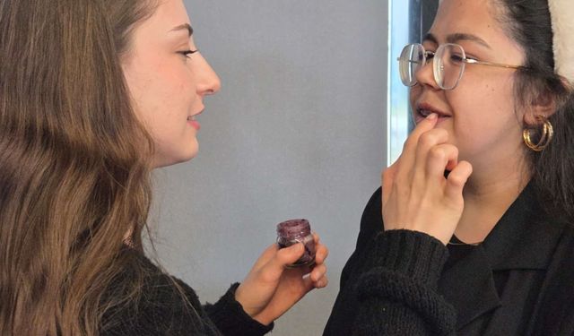 Soğan Kabuğu Ruj Oldu: Çöpe Gitmekten Kurtuldu