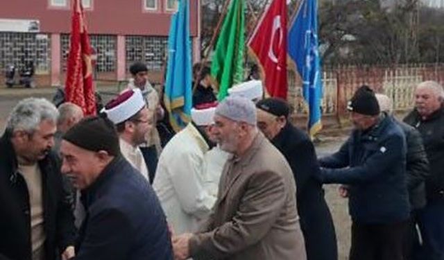 Asırlık Gelenek Yeniden Dirildi Sancak Altında Bayramlaşma Coşkusu