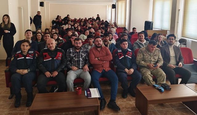 Sivas'ta Güvenlikten Toplumsal Bilince Öğrencilere Anlatıldı