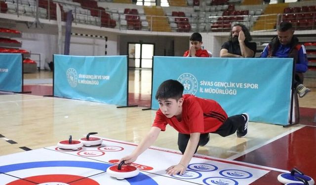 Sivas’ta Küçükler Floor Curling Heyecanı Zirveye Taştı