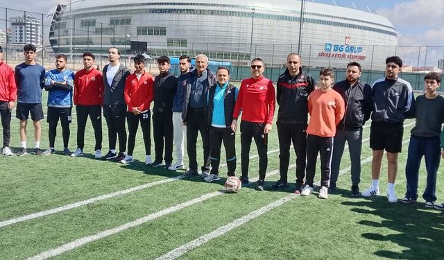 Sivas’ta Geleceğin Hakemleri Sahaya Hazırlanıyor