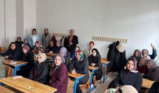 Sivas’taki Proje Dikkat Çekiyor: Anneler Pazartesi Alıyor, Cuma Hesap Veriyor