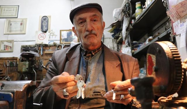 84 Yaşındaki Sivaslı Ustanın Sırrı Ne? 55 Yıldır O Tezgahtan Hiç İnmedi!