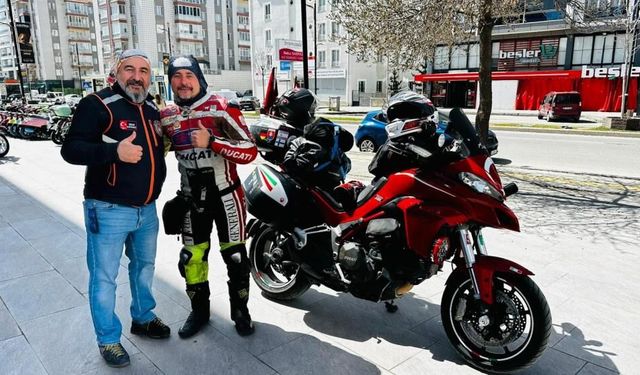 Sivas’ta Duygulandıran Mola: Motorlarıyla Umre'den Dönüyorlar