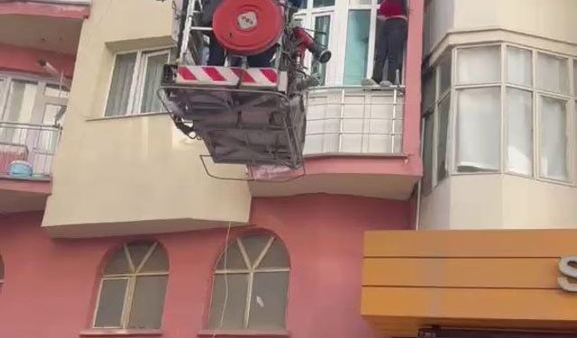 Polis ve İtfaiye Seferber Oldu: Sivas’ta Alkollü Kadın Krizi