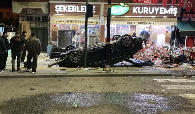 Sivas’ta Film Sahnelerini Aratmayan Kaza! Ortalık Savaş Alanı!