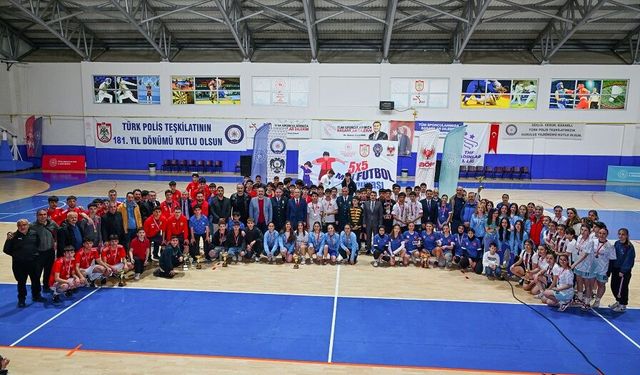 Sivas’ta Gençler Emniyet İçin Kupa Mücadelesi Verdi