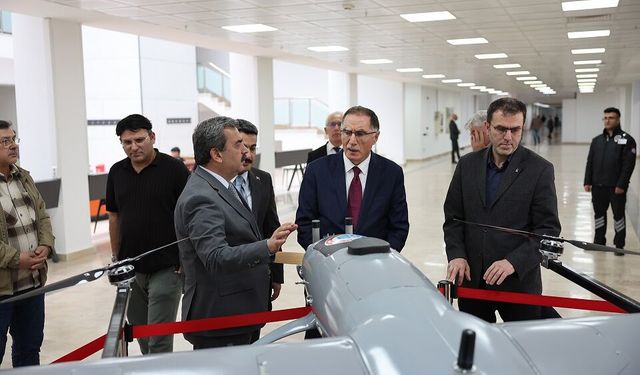 Sivas’ta Şeref Malkoç’tan önemli mesajlar: Gelecek gençlerde