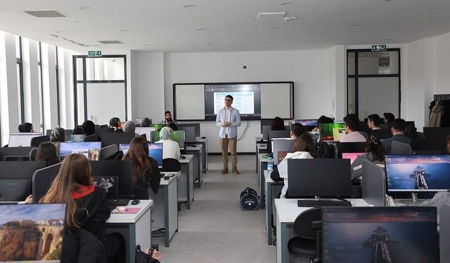 Sivas'ta 5 haftalık eğitimde öğrenciler kod dünyasına adım atıyor