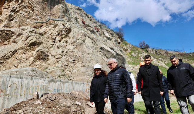 Sivas’ta Kaya Düşmesi Tehlikesine Karşı Kritik Müdahale!