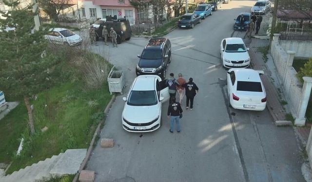 Sivas'ta Nitelikli Dolandırıcılık Operasyonu