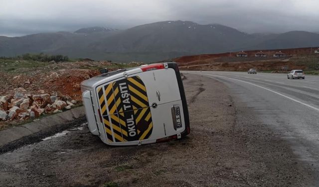 Taziyeye Gidenleri Taşıyan Minibüs Devrildi! Çok Sayıda Yaralı Var!