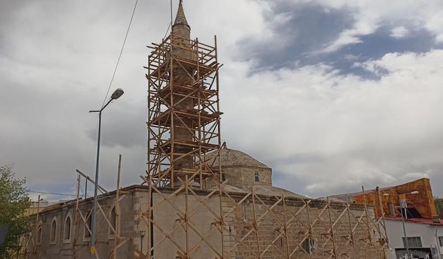 Sivas'ta 6 Şubat Depreminde Hasar Alan Cami Yıl Sonu İbadete Açılıyor!