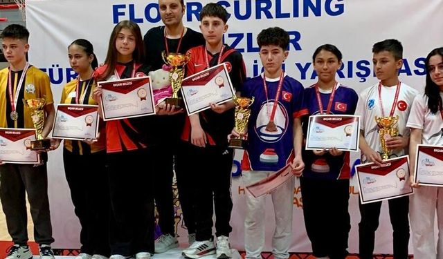 Sivaslı öğrenciler Floor Curling Türkiye şampiyonu oldu