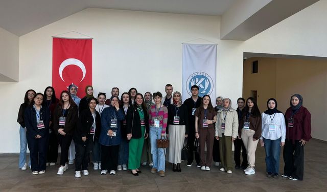 Sivas Cumhuriyet Üniversitesi, SHMYO Akademisyenleri Sempozyuma Katıldı