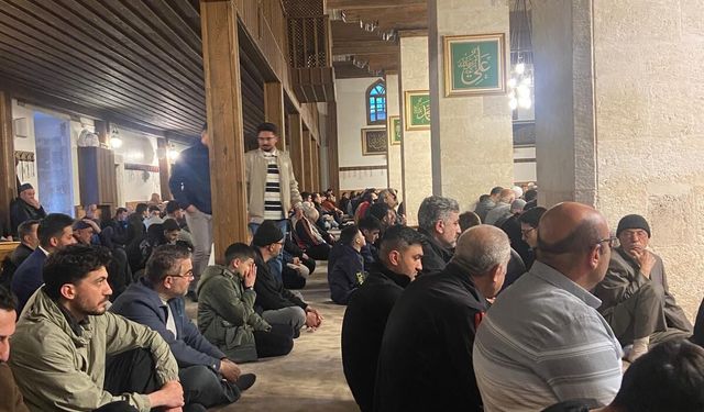 Tarihi Meydan Camii Bayram Namazında Doldu Taştı