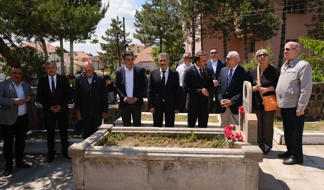 Sivas'ta emekli Korgeneral Polat mezarı başında anıldı