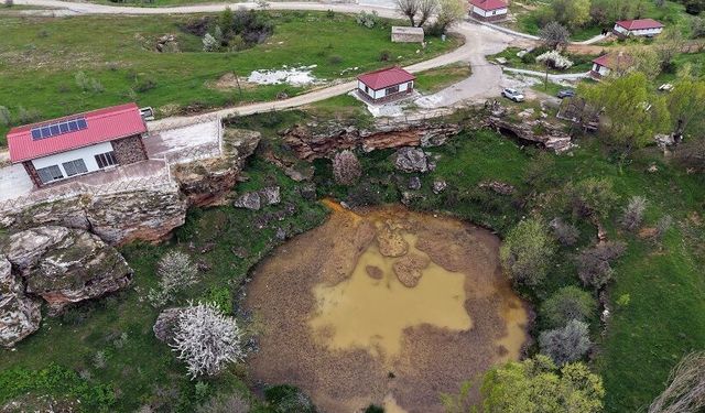 Sivas'ta Dipsiz Göl yağışların ardından sarı renge büründü