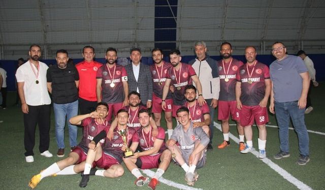 Zara'da öğretmen Ayla Kara adına futbol turnuvası düzenlendi